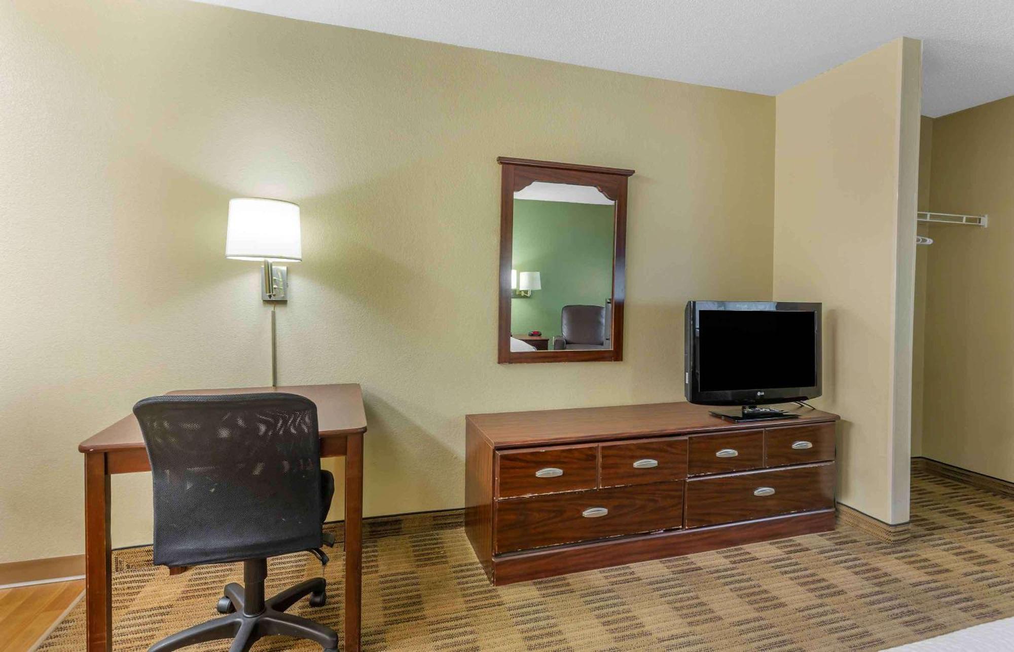 Extended Stay America Select Suites - Greensboro - Wendover Ave - Big Tree Way Exterior foto