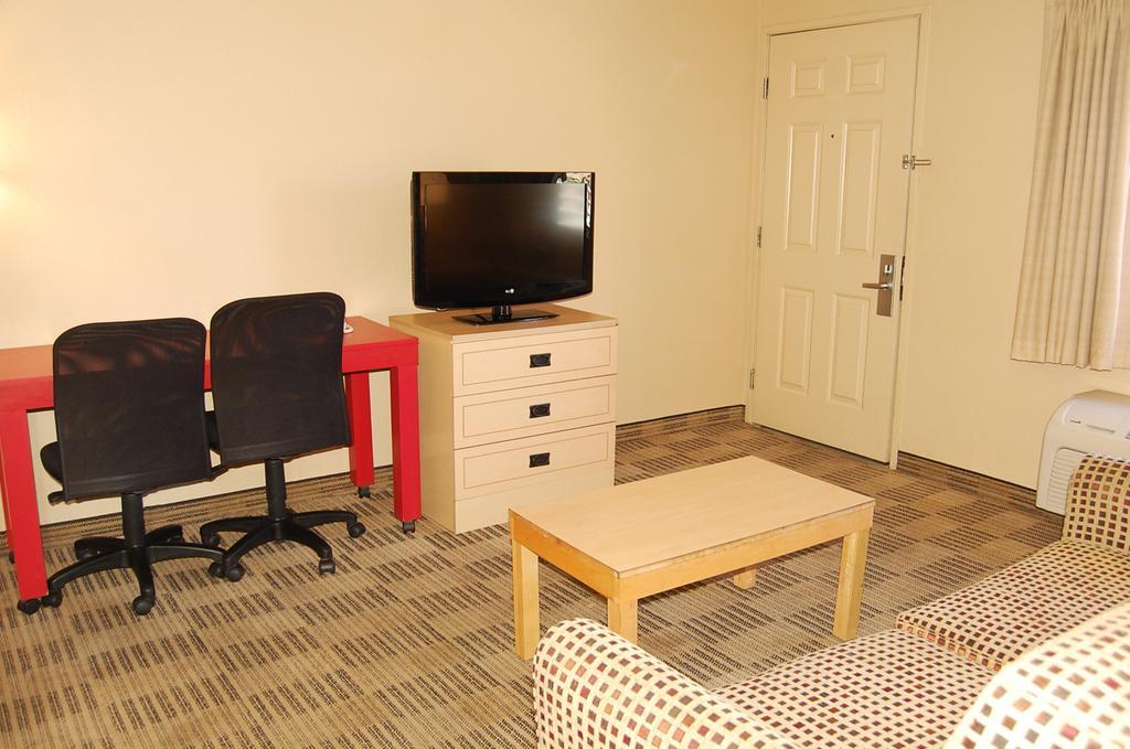 Extended Stay America Select Suites - Greensboro - Wendover Ave - Big Tree Way Exterior foto