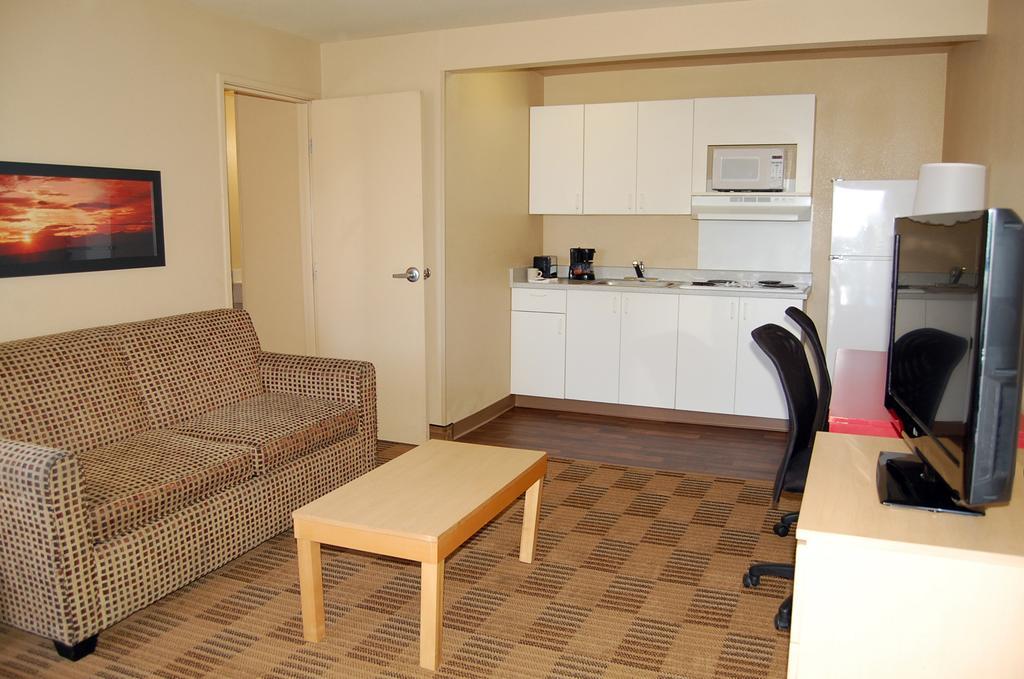 Extended Stay America Select Suites - Greensboro - Wendover Ave - Big Tree Way Exterior foto