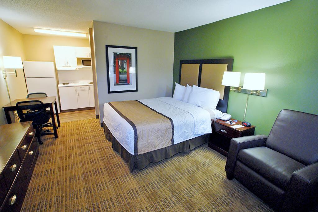 Extended Stay America Select Suites - Greensboro - Wendover Ave - Big Tree Way Exterior foto